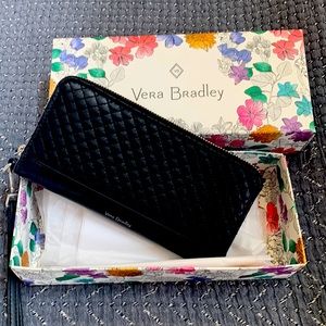 Vera Bradley multi compartment zippered wallet